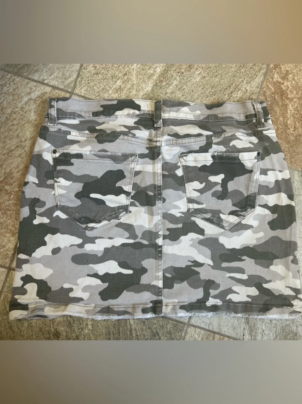 Kensie Camo Denim Mini Skirt Size 10 Grey Camouflage Raw Hem